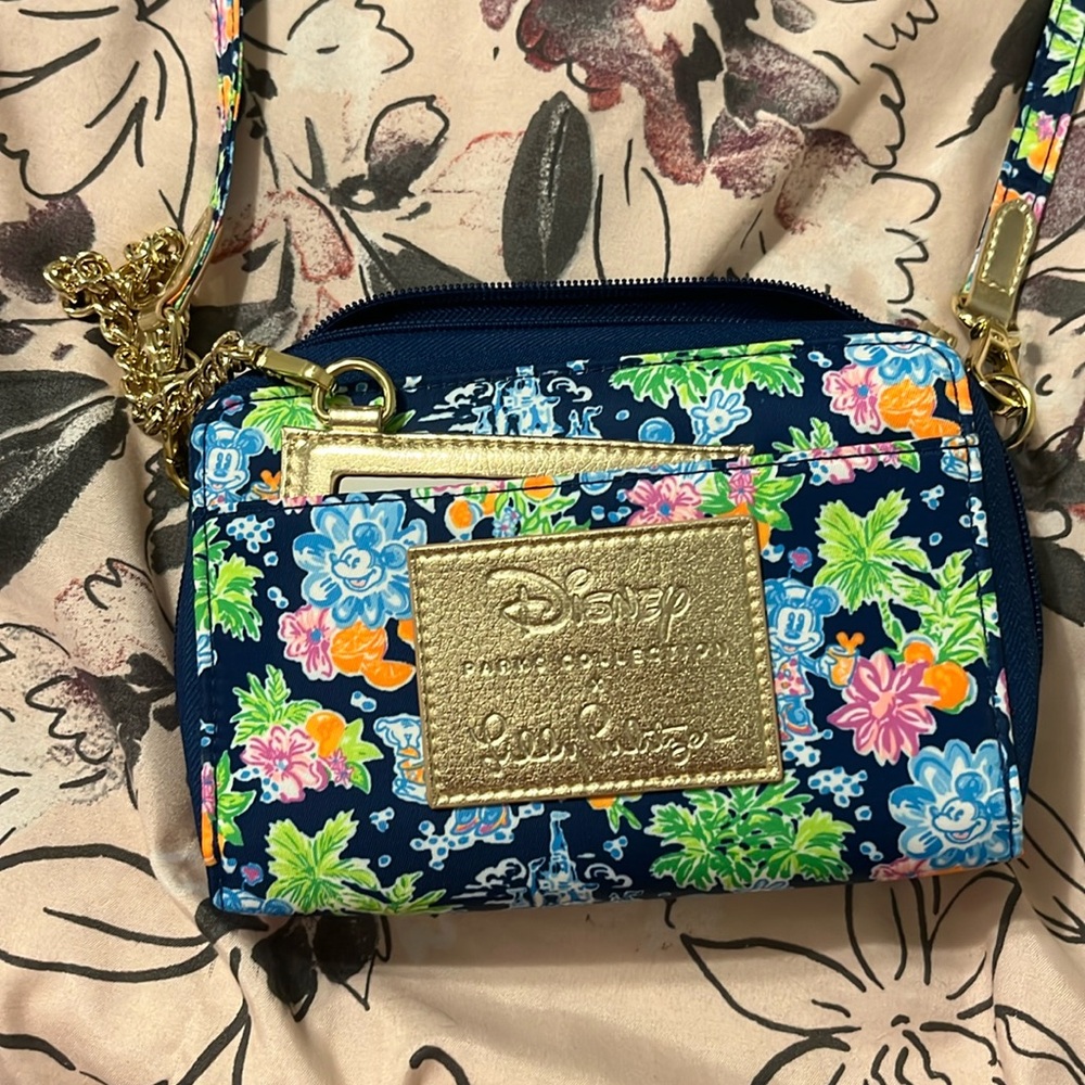 Disney x Lilly Pulitzer crossbody bag. Gently used Disney parks collection